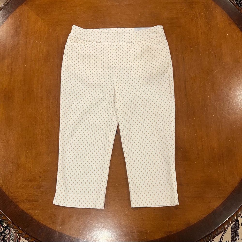NWT $80 Chico’s So Slimming Bridgette Ikat Dot Capri White/Neutral Size 0.5/6 - Picture 2 of 15